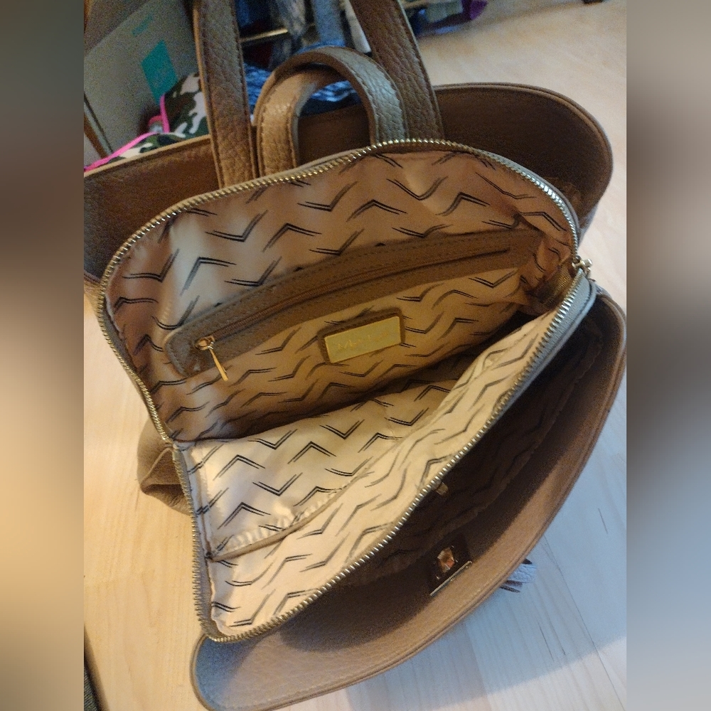 Moda luxe Purse / back pack, scarf and earrings! Lot of 6 items - Picture 4 of 10